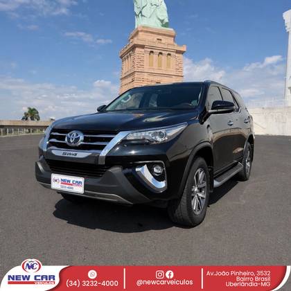 TOYOTA HILUX 2.8 SRX 4X4 CD 16V DIESEL 4P AUTOMÁTICO TOYOTA HILUX 2.8 SRX 4X4 CD 16V DIESEL 4P AUTOMÁTICO